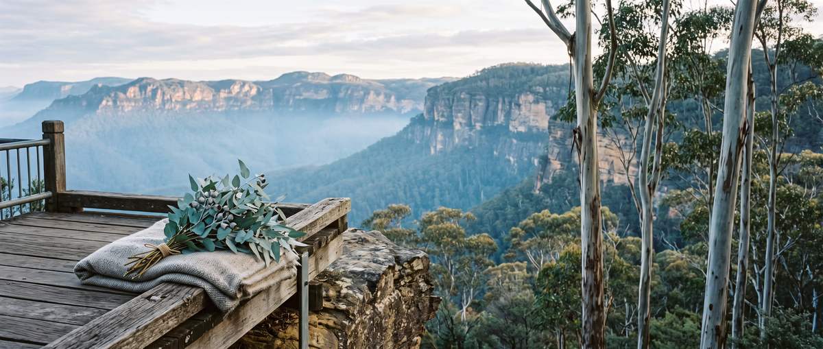 Eukaliptusove šume i plavkasta izmaglica nad dolinama Plavih planina u Australiji