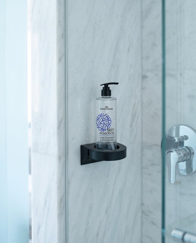 Gel za tijelo i kosu SKIN ESSENTIALS u držaču MAGNET u tušu